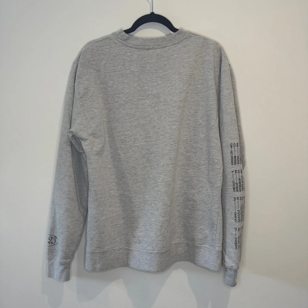 Taylor Swift The Eras Tour Sweatshirt Size Large Grey